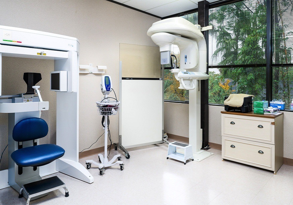 Advanced technologies in the dental implant center